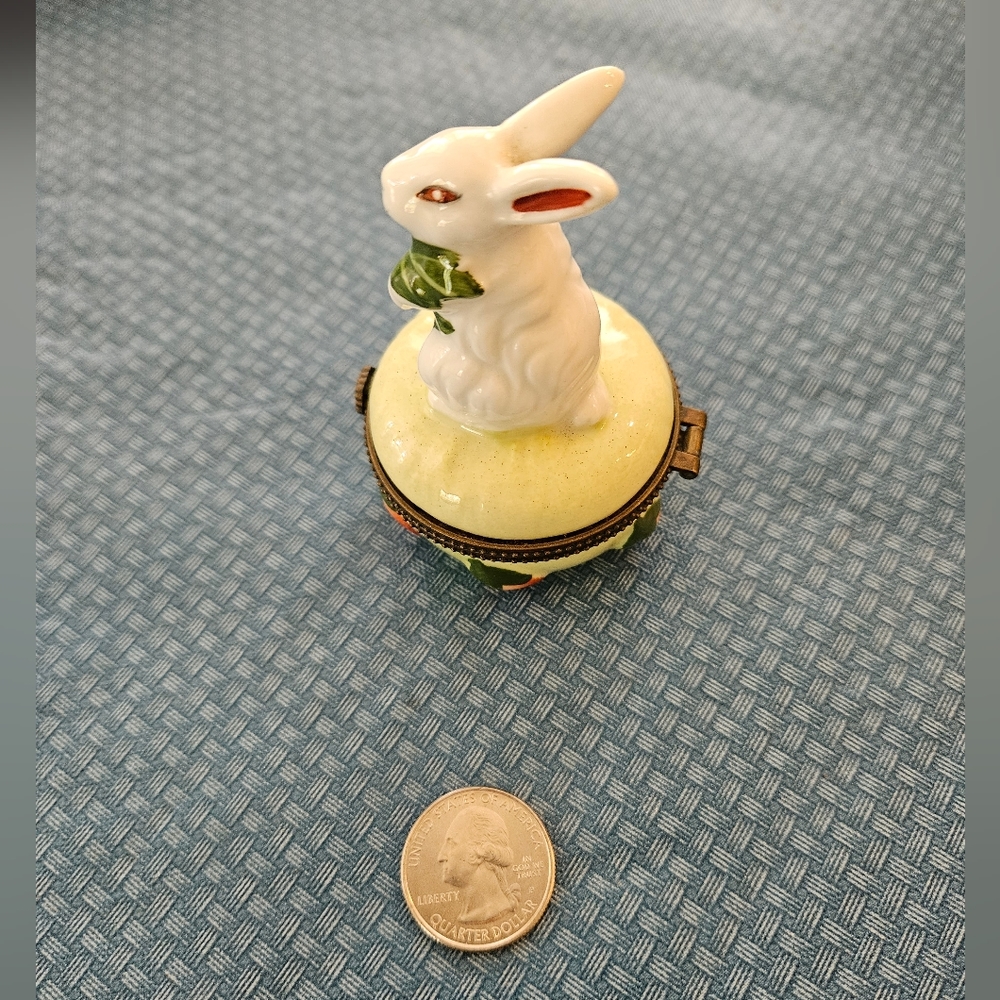 Hinged porcelain rabbit trinket box